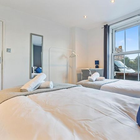 Impeccable 4-Bed House In Brixton Londonヴィラ エクステリア 写真