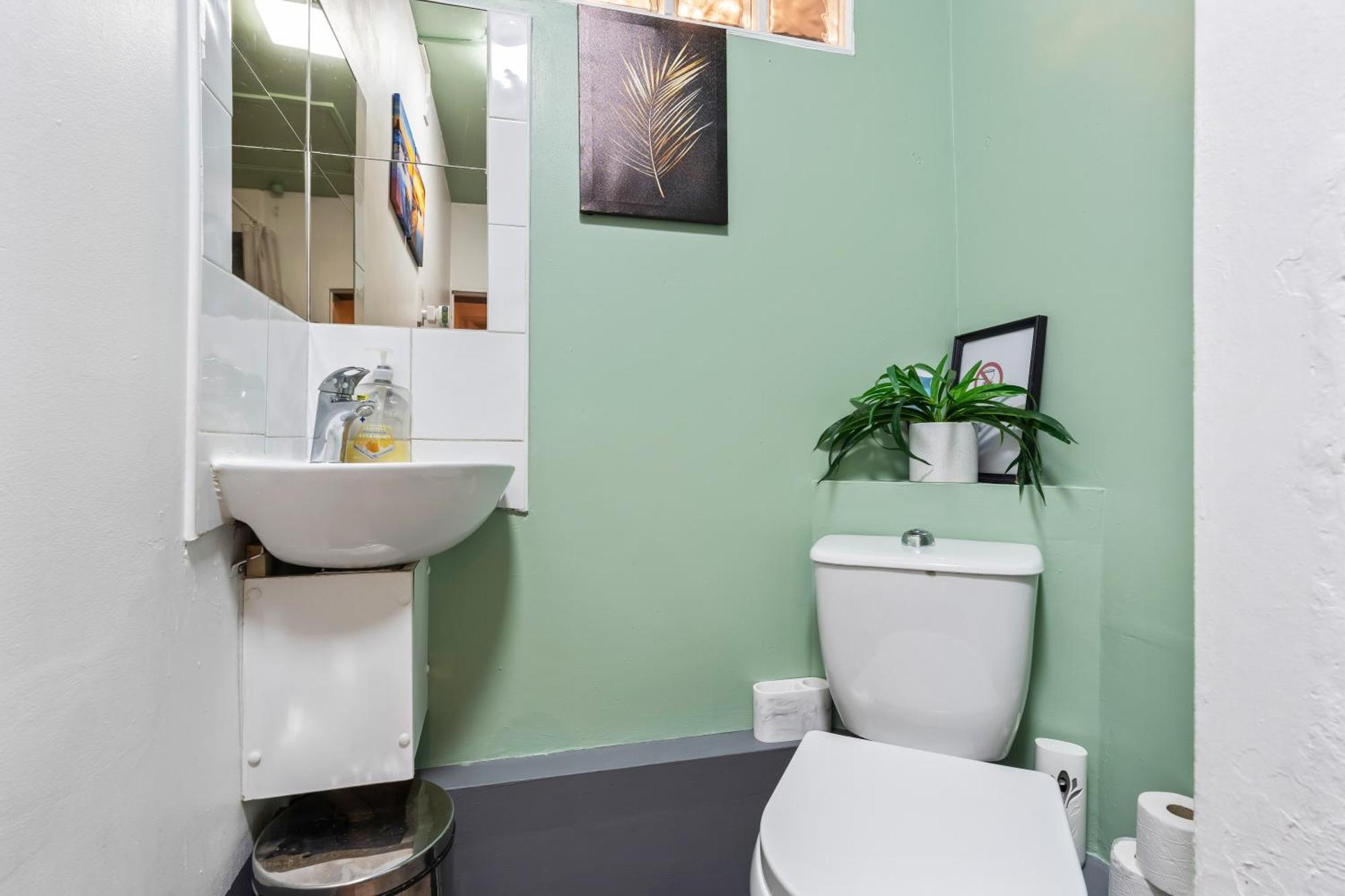 Impeccable 4-Bed House In Brixton Londonヴィラ エクステリア 写真